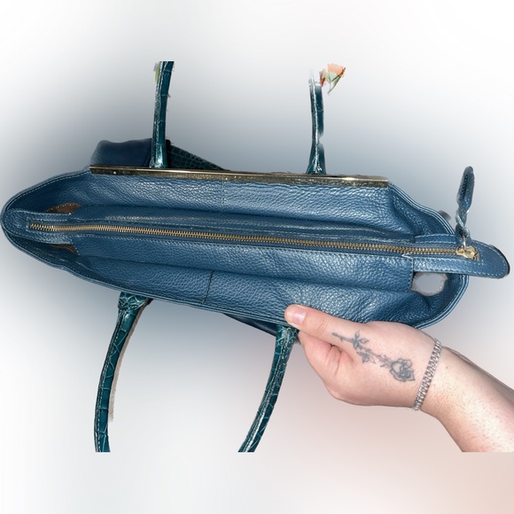 Rowallan of Scotland Genuine Leather in Crocodile Pattern w/ Gold Metal Accents - Picture 10 of 16